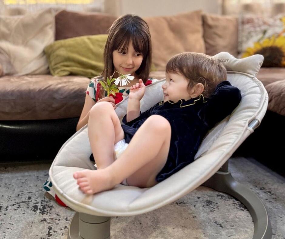 Illustrative picture with two children